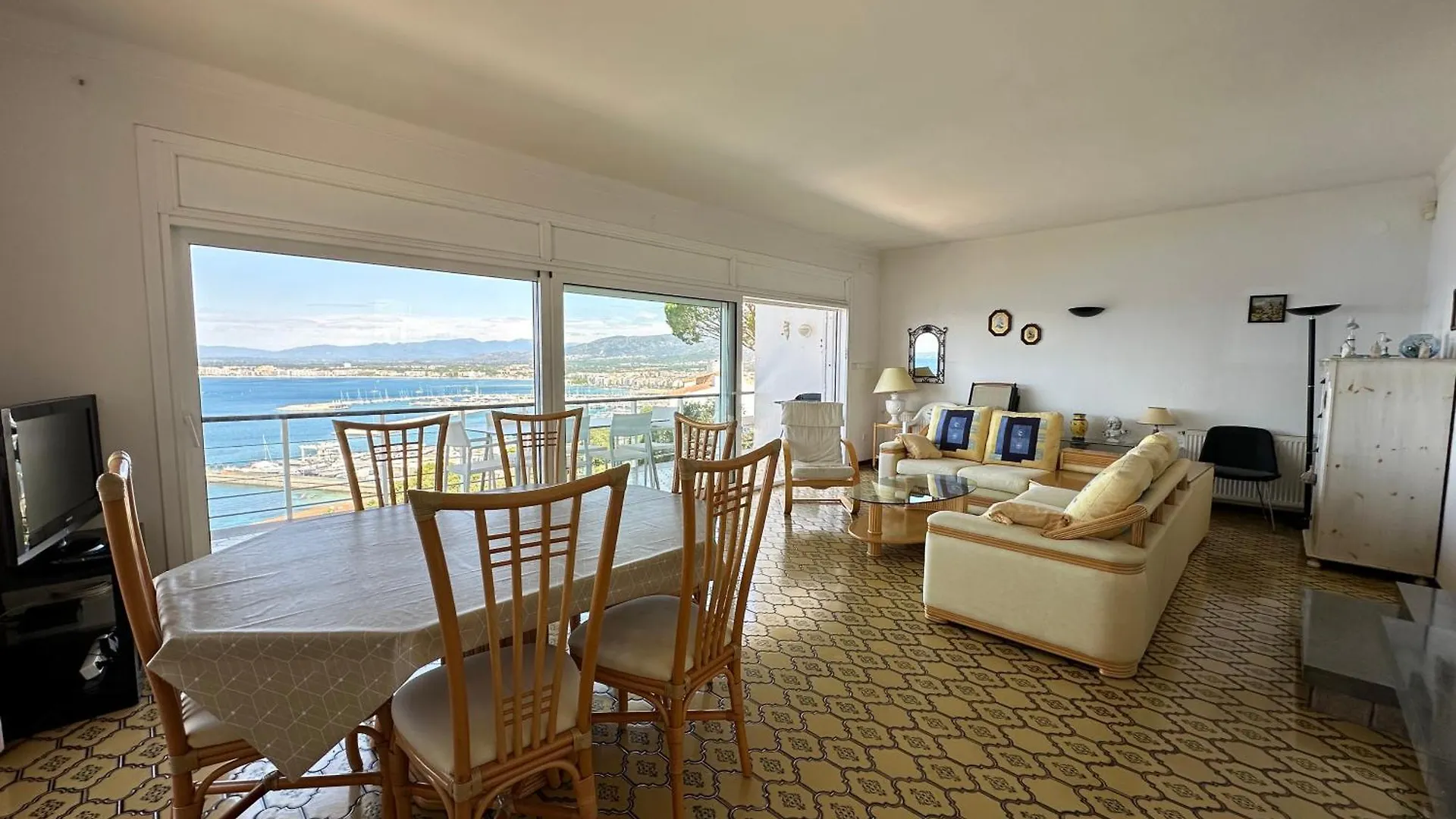 Agi Villa Poncella Roses Holiday home