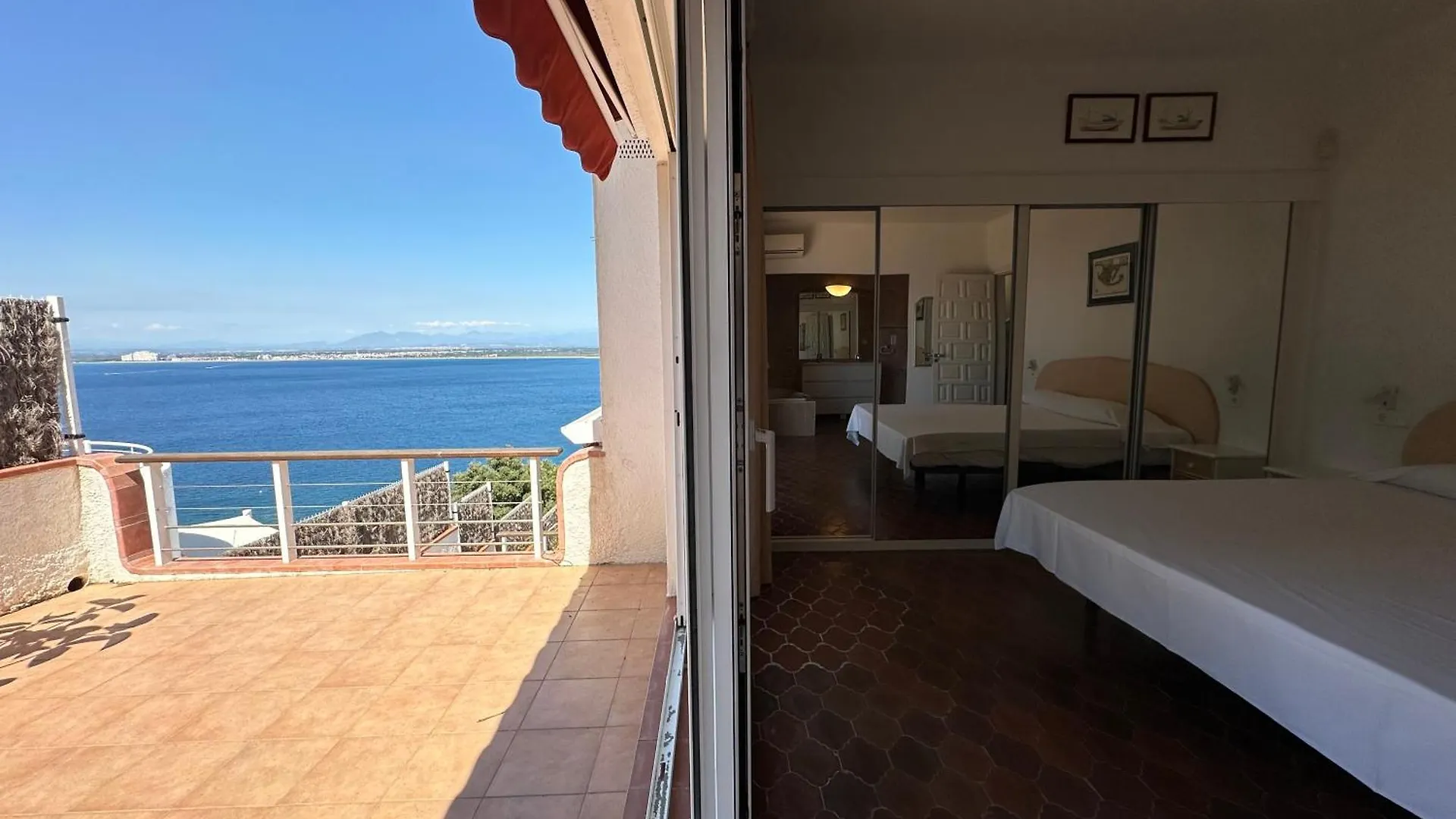 Agi Villa Poncella Roses 0*,  Spain