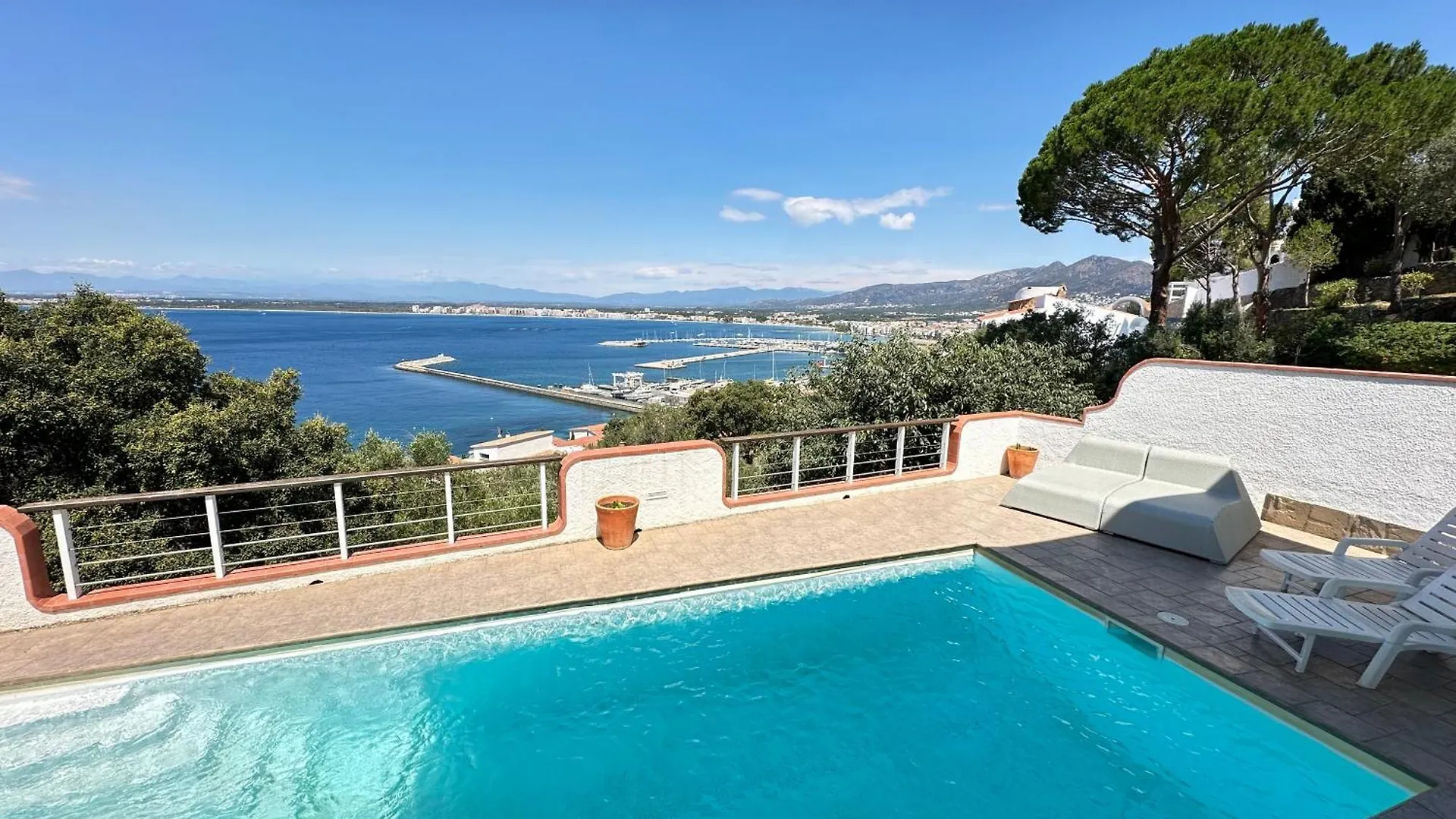 Agi Villa Poncella Roses