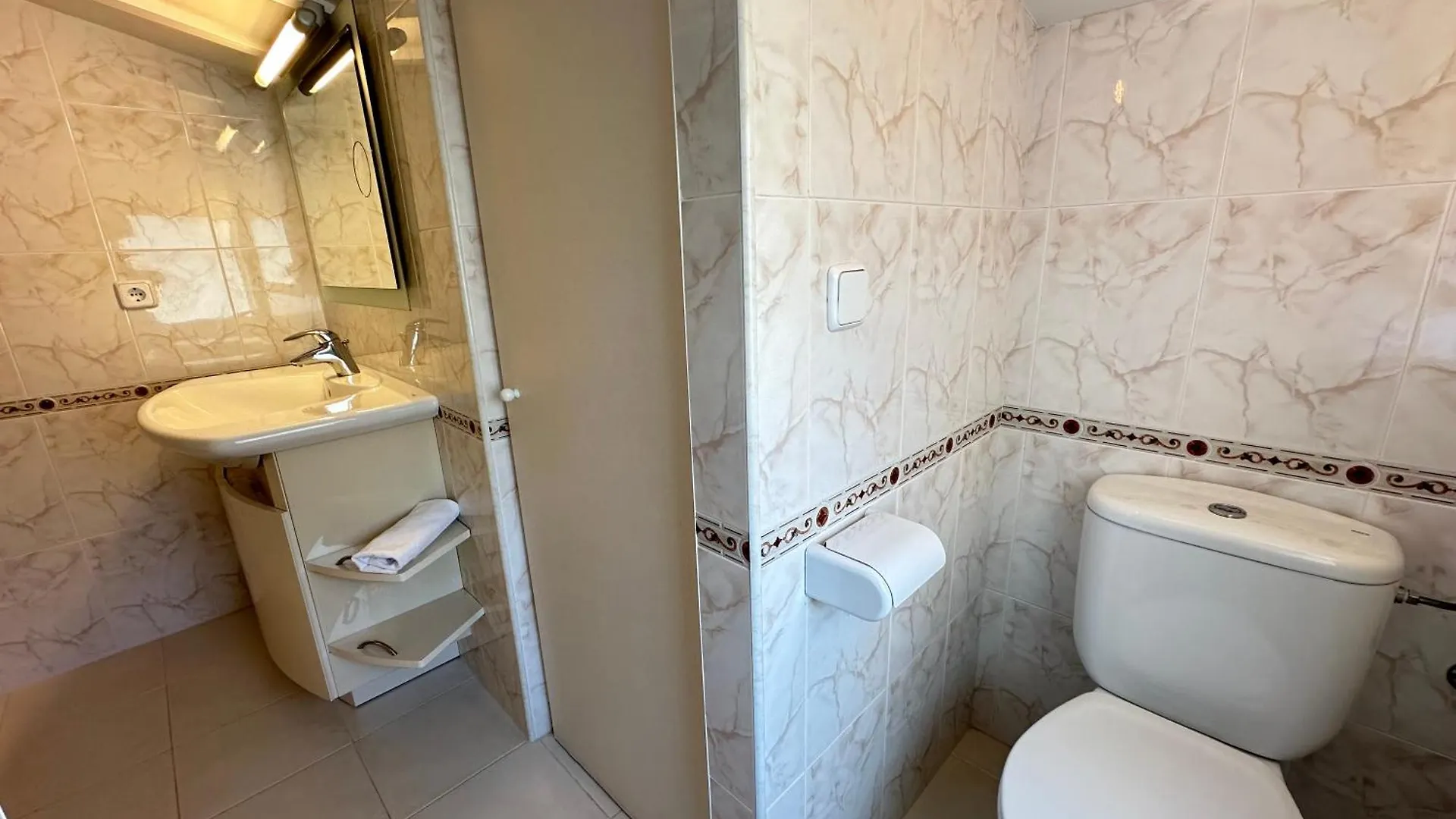 Agi Villa Poncella Roses 0*,  Spain